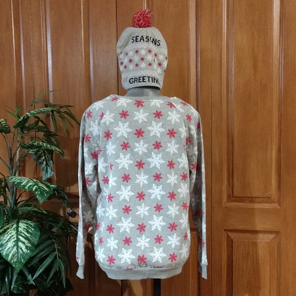 Rudolph The Red Nosed Reindeer Top Juniors (L)11-13) - Picture 3 of 6